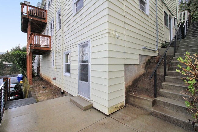 1015 SW Woods St in Portland, OR - Foto de edificio - Building Photo