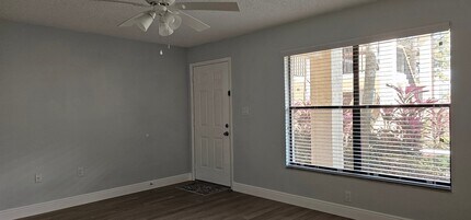 704 Hammock Pine Blvd, Unit 704 in Clearwater, FL - Foto de edificio - Building Photo