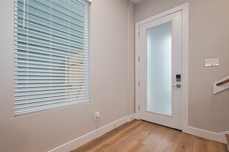 8108 Esther Acres Ln in Houston, TX - Building Photo - Building Photo