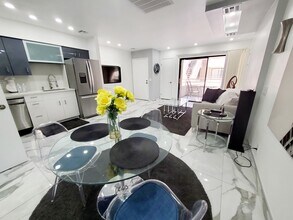 464 S Calle Encilia, Unit A1 in Palm Springs, CA - Building Photo - Building Photo
