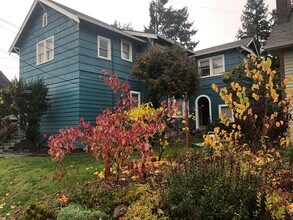 412 John Adams St, Unit #4 2nd floor West in Oregon City, OR - Foto de edificio - Building Photo