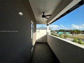 10521 SW 180th St in Miami, FL - Foto de edificio - Building Photo