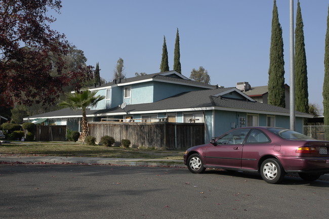 3329 Santa Rosa Ct in Merced, CA - Building Photo - Building Photo