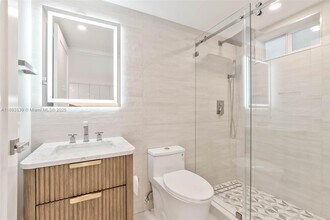 1665 Bay Rd in Miami Beach, FL - Building Photo - Building Photo