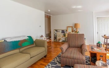 422 W Saginaw St in Lansing, MI - Foto de edificio - Building Photo