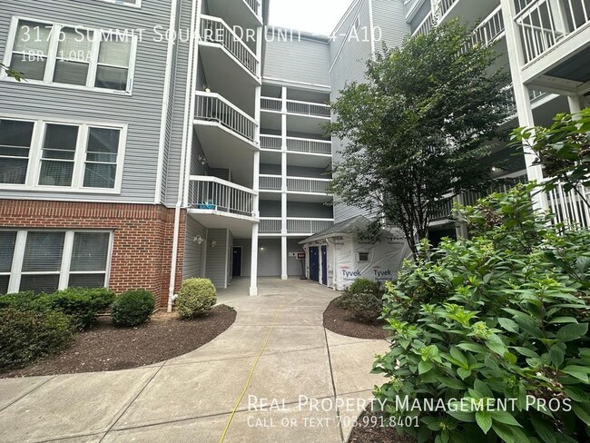 property at 3176 Summit Square Dr