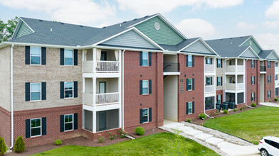 Crestwood Commons Apartments in Crestwood, KY - Building Photo - Building Photo