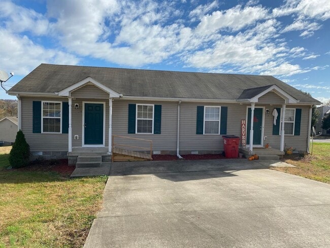 property at 944 Kingsbury Dr