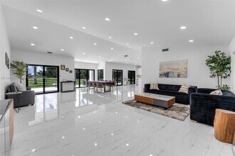 14300 SW 192nd St in Miami, FL - Building Photo - Building Photo