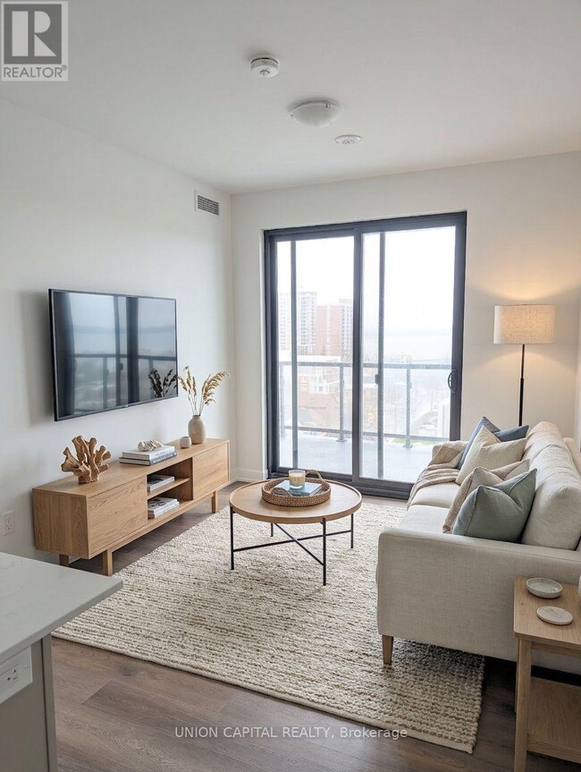 2075 Lakeshore Rd. in Burlington, ON - Building Photo - Building Photo