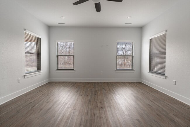 2045 N Sunshine Rd in Fayetteville, AR - Building Photo - Building Photo