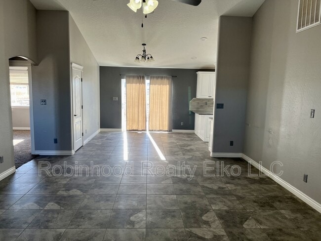 758 Parkridge Pkwy in Spring Creek, NV - Building Photo - Building Photo