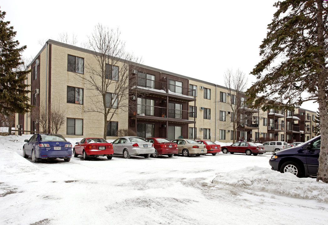 Cedar Ridge Apartments in Apple Valley, MN - Foto de edificio