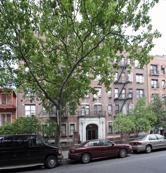 163 Hewes St in Brooklyn, NY - Building Photo - Building Photo