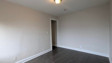 680 John F. Kennedy Blvd in Bayonne, NJ - Foto de edificio - Building Photo