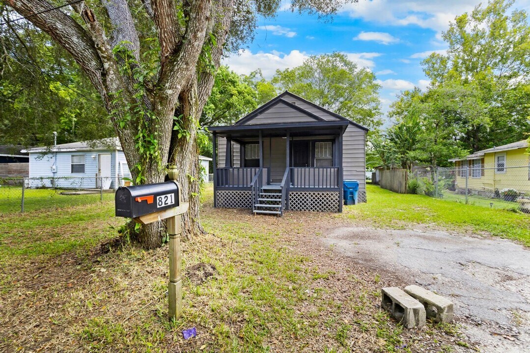 821 Leonard St in Brooksville, FL - Building Photo