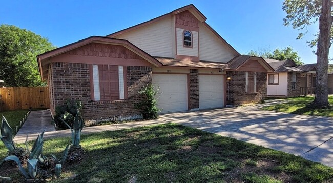 9831 Ardash Ln in San Antonio, TX - Building Photo - Building Photo