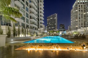 550 Front St in San Diego, CA - Building Photo