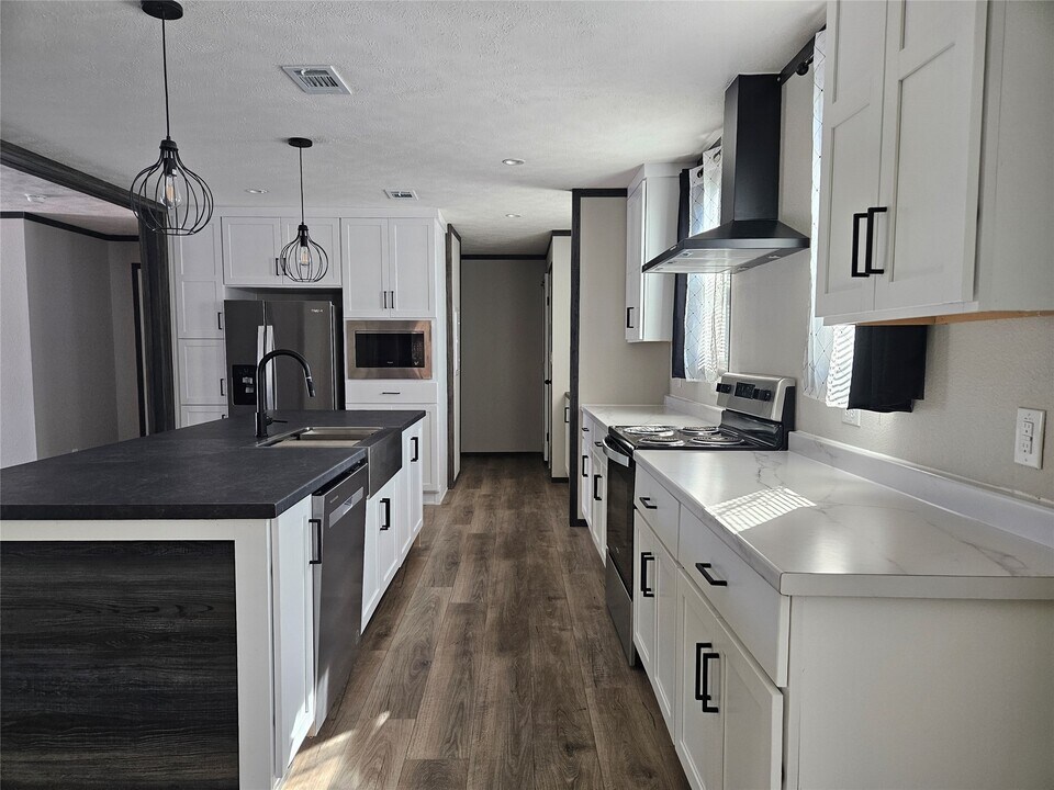 16854 W Forrestal in Montgomery, TX - Building Photo