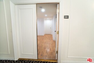 416 N Oakhurst Dr in Beverly Hills, CA - Building Photo - Building Photo