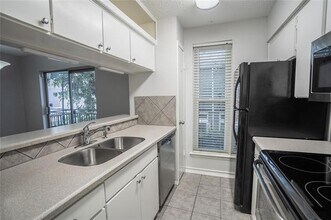 4020 Holland Ave in Dallas, TX - Building Photo - Building Photo