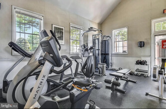1624 W Abingdon Dr, Unit 302 in Alexandria, VA - Building Photo - Building Photo