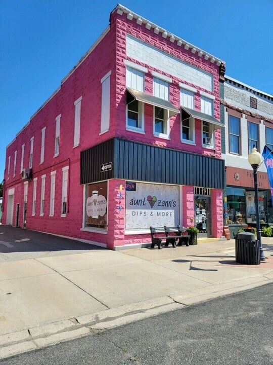 337 S Lincoln Ave, Unit Apartment 2 in Lakeview, MI - Building Photo