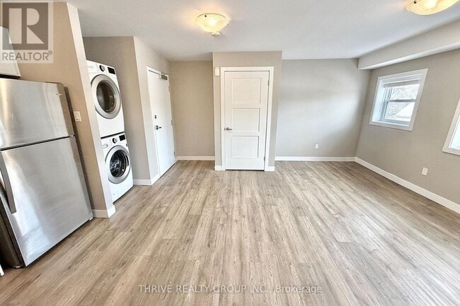 1277 Commissioners Rd W in London, ON - Building Photo - Building Photo