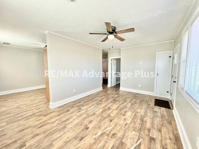 2343 Sanders Creek Rd in Dillwyn, VA - Building Photo - Building Photo