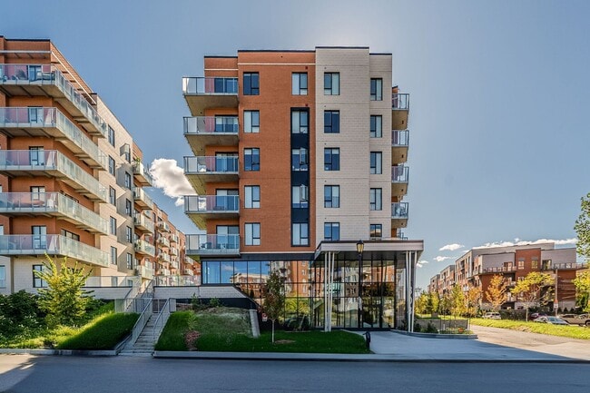 property at 305 Blvd. Marcel-Laurin