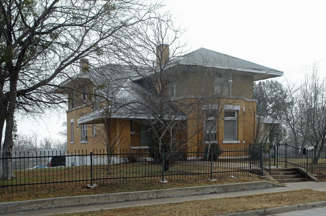 500 N Ewing Ave in Dallas, TX - Foto de edificio