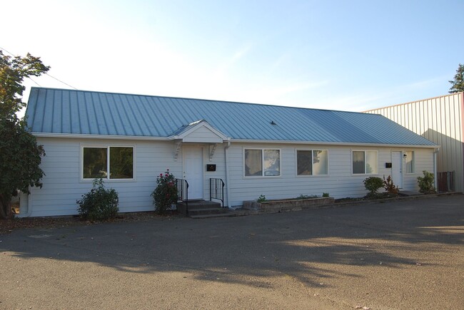 1043 SW Baker St in McMinnville, OR - Building Photo - Building Photo