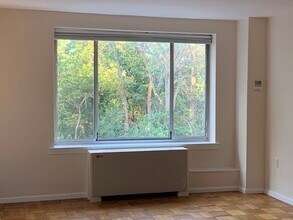 4100 W St NW, Unit 416 in Washington, DC - Building Photo - Building Photo