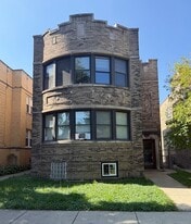 6738 N Rockwell St in Chicago, IL - Building Photo