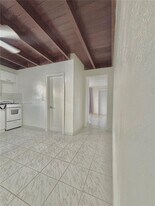 618 E 24th St in Hialeah, FL - Building Photo