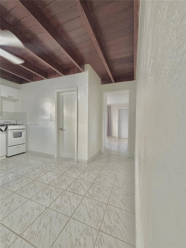 618 E 24th St in Hialeah, FL - Building Photo - Building Photo