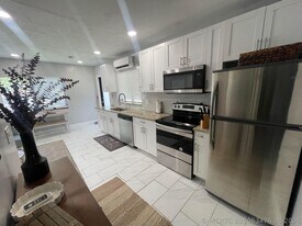 430 NE 1st Ave. in Fort Lauderdale, FL - Building Photo