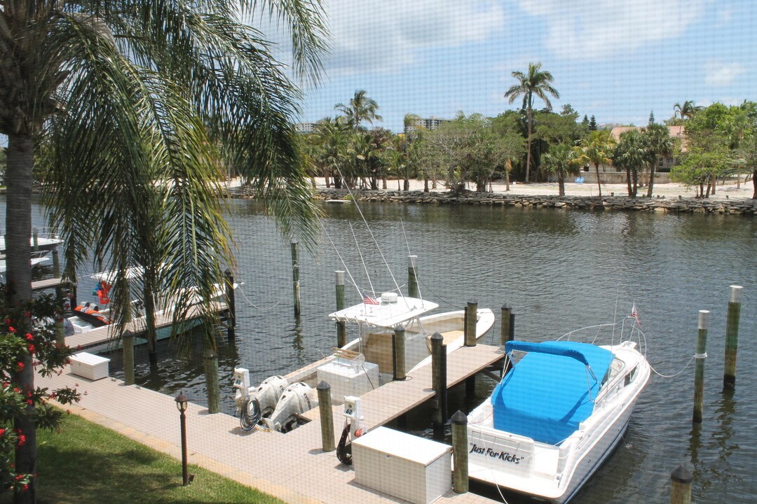 210 Captains Walk-Unit -713 in Delray Beach, FL - Foto de edificio