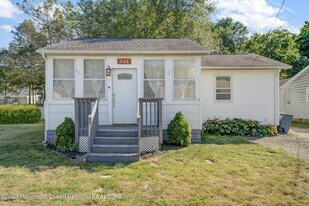 446 E Arverne Ave in Ocean Gate, NJ - Building Photo