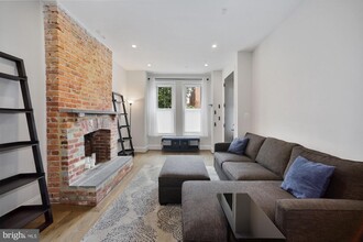 2298 Champlain St NW, Unit B in Washington, DC - Building Photo - Building Photo