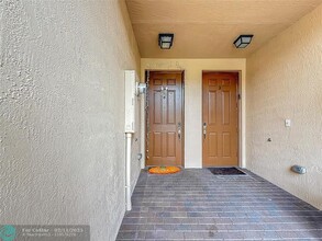 7378 NW 108th Way in Parkland, FL - Foto de edificio - Building Photo