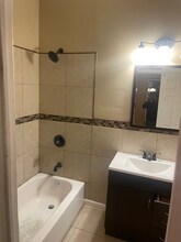 7208 S South Chicago Ave in Chicago, IL - Foto de edificio - Building Photo