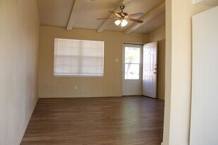 1935 66th St in Lubbock, TX - Building Photo
