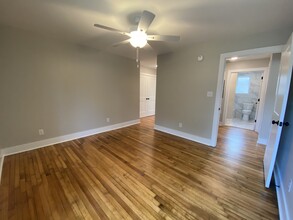 1524 Ward Ave NE, Unit 1/2 in Huntsville, AL - Foto de edificio - Building Photo
