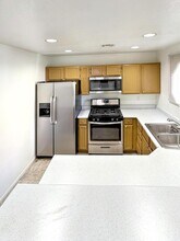 5076 S Rainbow Blvd in Las Vegas, NV - Building Photo - Building Photo