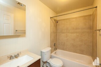 1435 N Dearborn St, Unit b4 in Chicago, IL - Foto de edificio - Building Photo