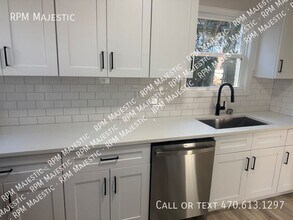 609 Mt Vista Ct in Stone Mountain, GA - Building Photo - Building Photo