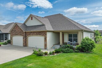 Centennial Pointe West Townhomes in Ankeny, IA - Building Photo - Building Photo