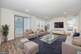 45366 Daveno Square in Sterling, VA - Building Photo - Building Photo