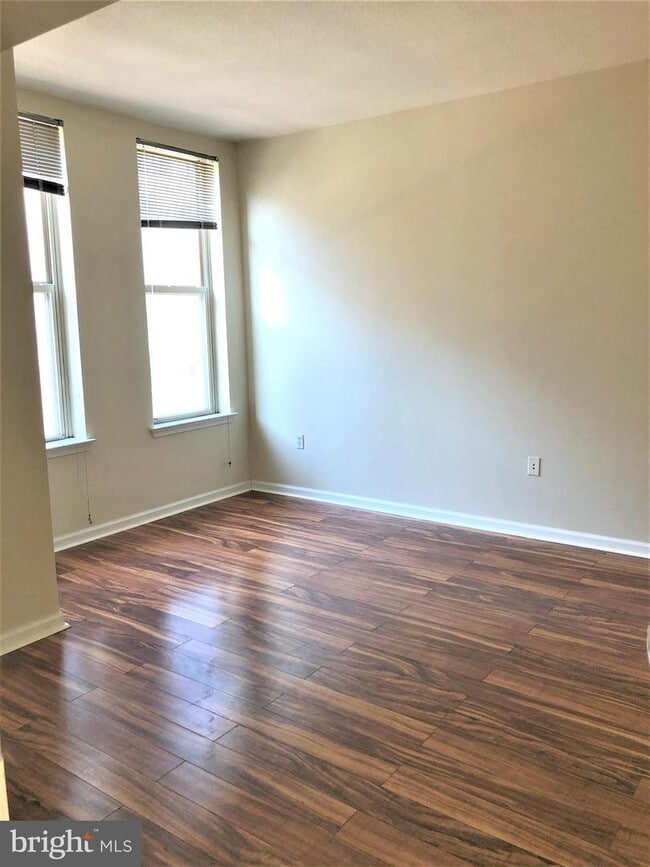 715 6th St NW-Unit -303 in Washington, DC - Foto de edificio - Building Photo